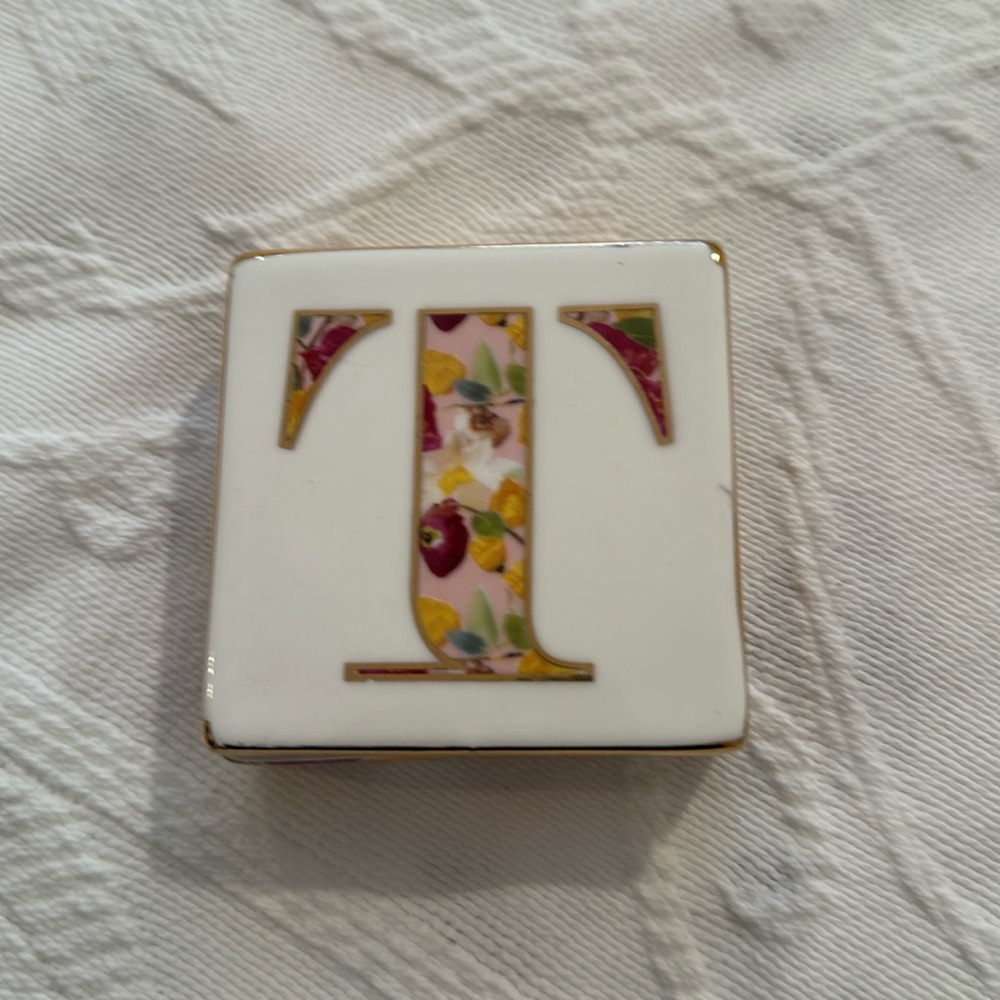 Small Jewelry box for rings